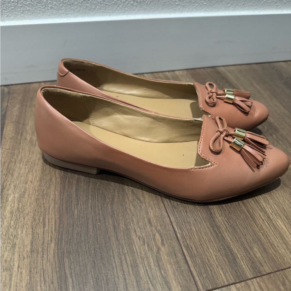 Trotters Nude color  Tassel Loafers